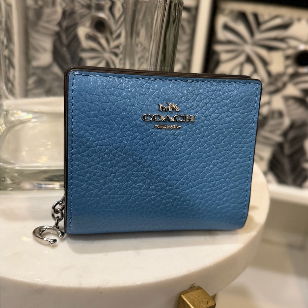 Coach Small Zip Around Wallet – Pebbled Leather – Light Blue - Picture 2 of 13